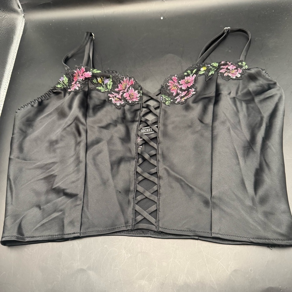 Victoria’s Secret Cropped Black Satin Top Size XS Camisole Lingerie Side Zip